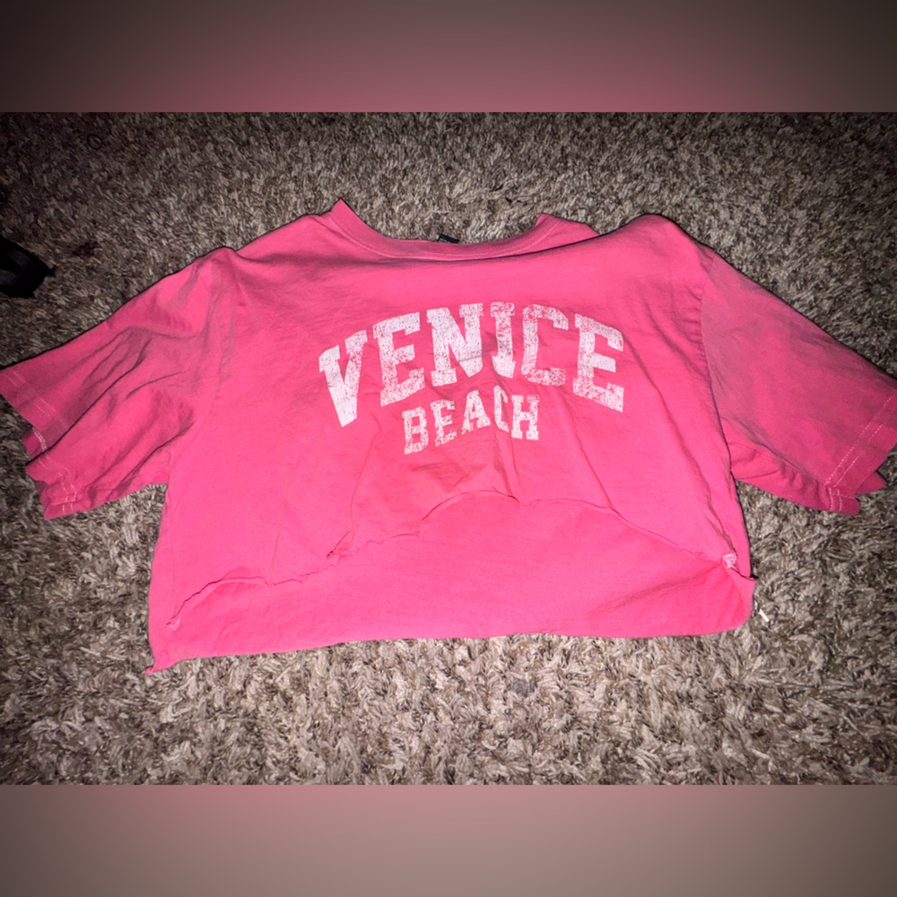 Forever21 crop top
Hot pink
Women’s size M